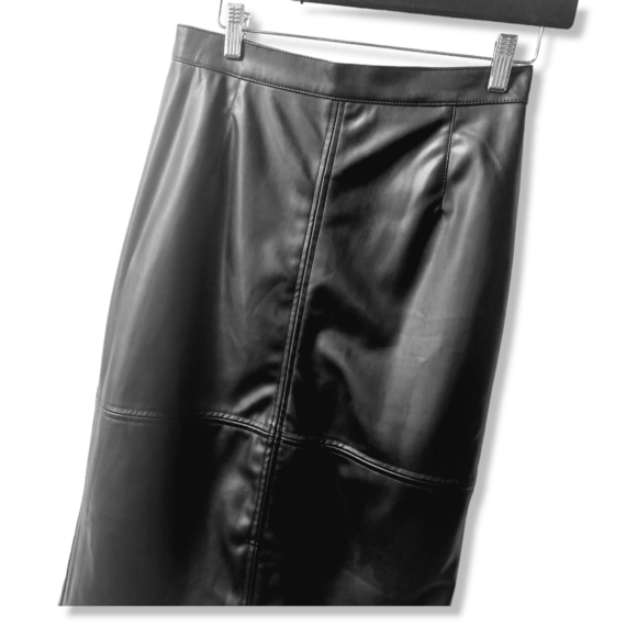 𝅺nwt H&M Black Vegan Faux Leather Midi Skirt Size 6 - Picture 6 of 8